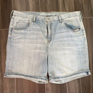 Eddie Bauer mid rise boyfriend shorts